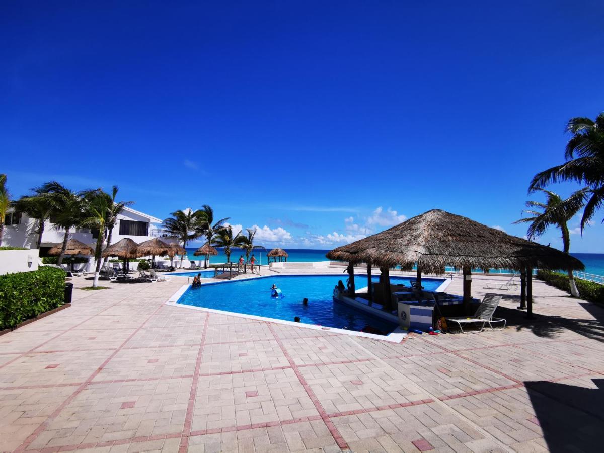 Brisas Beachfront Studios In Hotel Zone Cancún Buitenkant foto