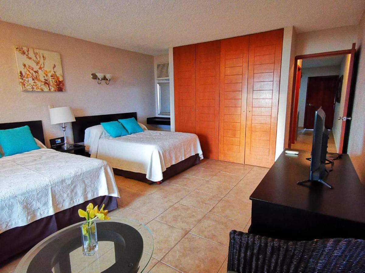 Brisas Beachfront Studios In Hotel Zone Cancún Buitenkant foto