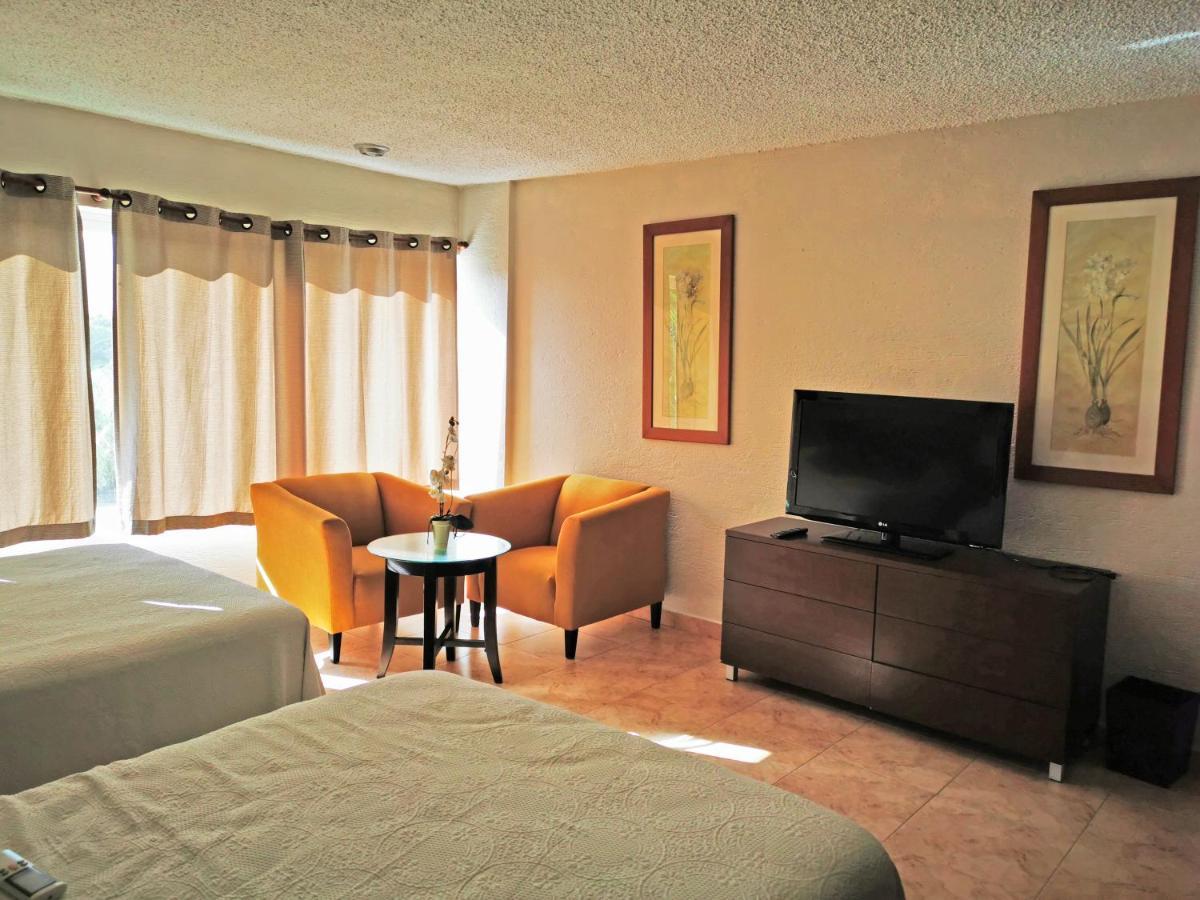 Brisas Beachfront Studios In Hotel Zone Cancún Buitenkant foto