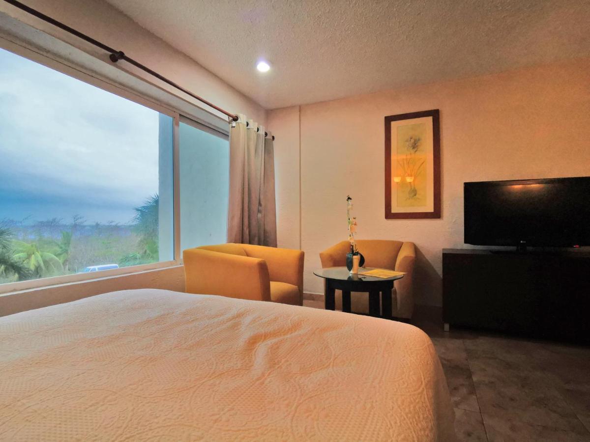 Brisas Beachfront Studios In Hotel Zone Cancún Buitenkant foto