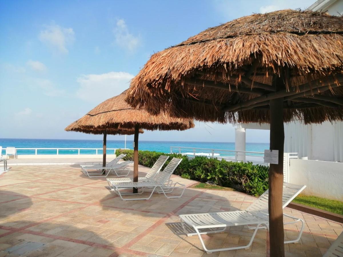 Brisas Beachfront Studios In Hotel Zone Cancún Buitenkant foto