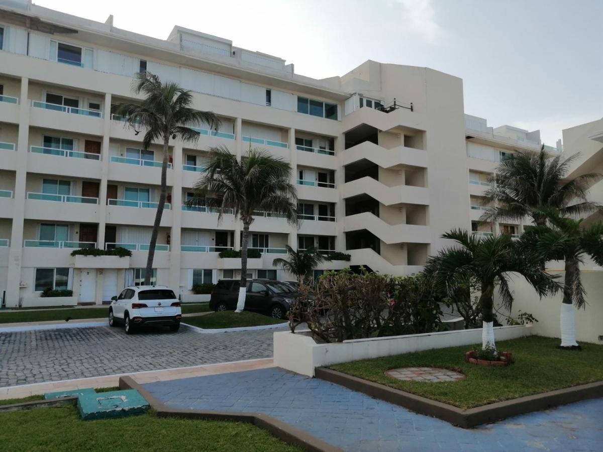 Brisas Beachfront Studios In Hotel Zone Cancún Buitenkant foto